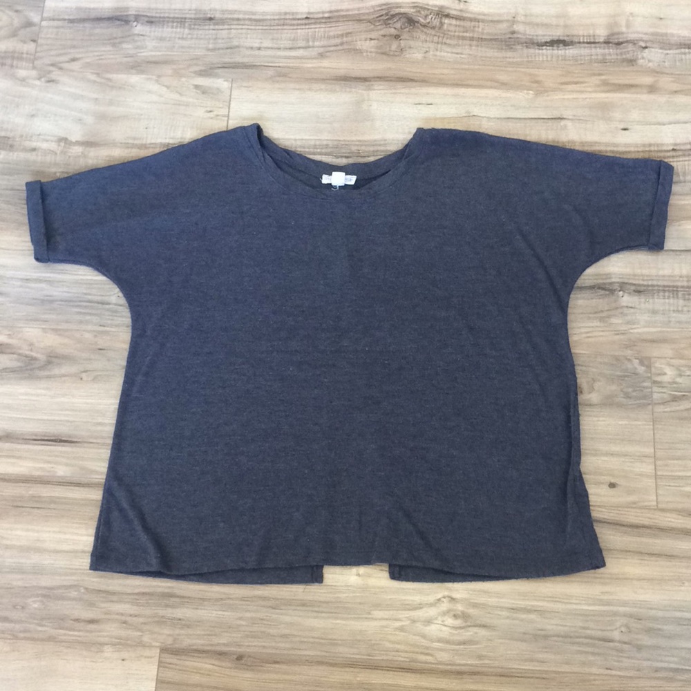 Spilt back grey top